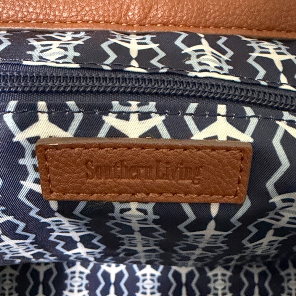 Southern Living Travel Bag - Picture 4 of 6